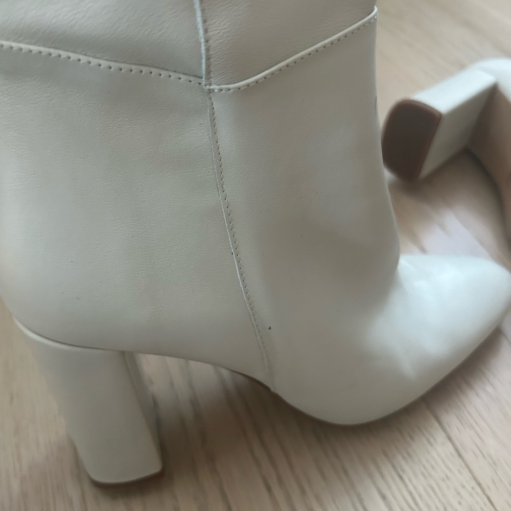Gorgeous all leather cream over the knee boots. Worn only once!